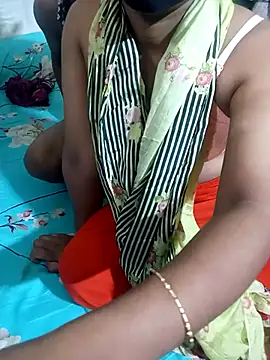 Snapshot of Cute_Couple59 chatting on September 24, 2025, 9:12 am Cute Couple59 online show from September 24, 2025, 9:12 am