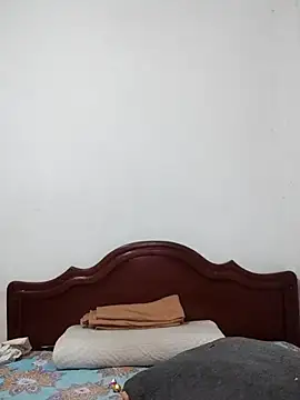 Snapshot of Vale_stone_ chatting on March 5, 2026, 3:24 am Vale stone online show from March 5, 2026, 3:24 am