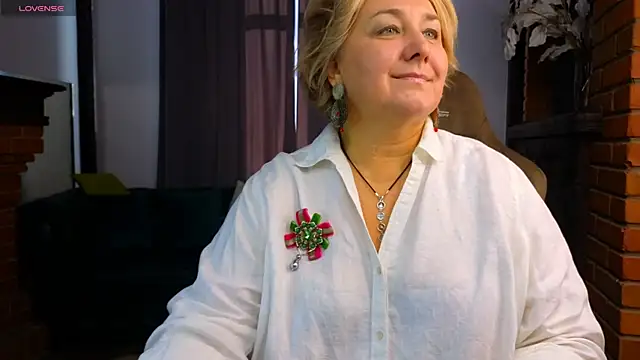 Snapshot of Marta_Wils chatting on September 26, 2025, 3:21 am Marta Wils online show from September 26, 2025, 3:21 am