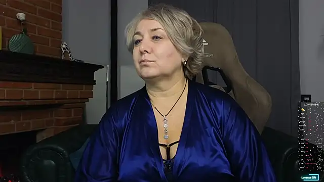 Snapshot of Marta_Wils chatting on October 3, 2025, 1:02 am Marta Wils online show from October 3, 2025, 1:02 am