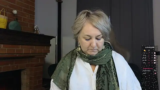 Snapshot of Marta_Wils chatting on October 4, 2025, 1:25 am Marta Wils online show from October 4, 2025, 1:25 am