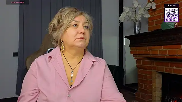 Snapshot of Marta_Wils chatting on October 9, 2025, 12:41 am Marta Wils online show from October 9, 2025, 12:41 am