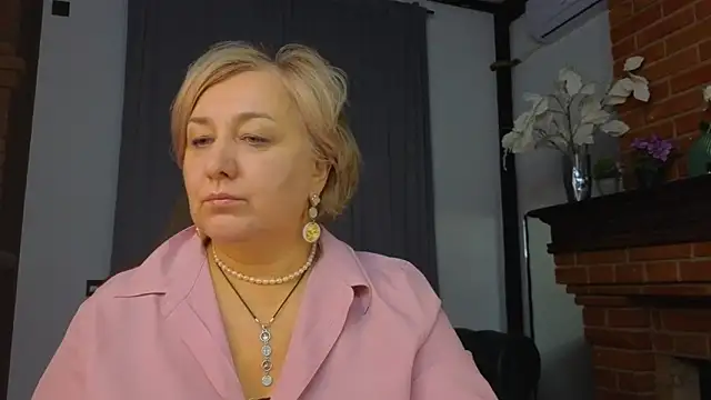 Snapshot of Marta_Wils chatting on October 11, 2025, 12:21 am Marta Wils online show from October 11, 2025, 12:21 am