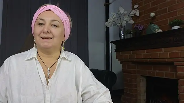 Snapshot of Marta_Wils chatting on October 14, 2025, 4:24 am Marta Wils online show from October 14, 2025, 4:24 am