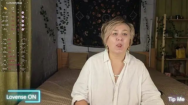 Snapshot of Marta_Wils chatting on October 16, 2025, 1:39 am Marta Wils online show from October 16, 2025, 1:39 am