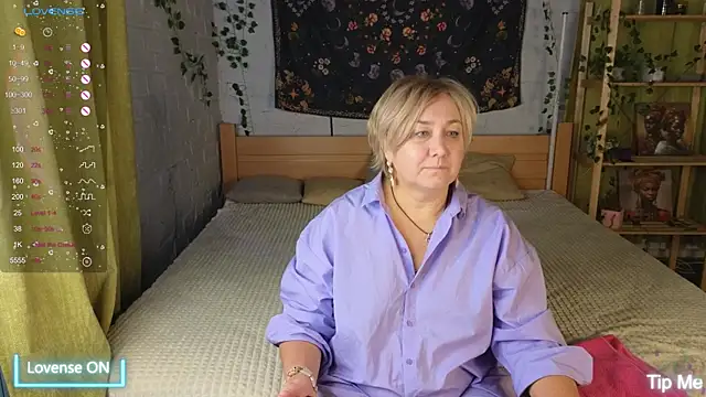 Snapshot of Marta_Wils chatting on October 18, 2025, 3:09 am Marta Wils online show from October 18, 2025, 3:09 am