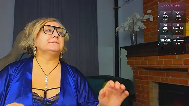 Snapshot of Marta_Wils chatting on October 22, 2025, 2:01 am Marta Wils online show from October 22, 2025, 2:01 am