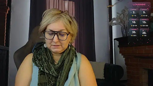 Snapshot of Marta_Wils chatting on October 23, 2025, 2:44 am Marta Wils online show from October 23, 2025, 2:44 am