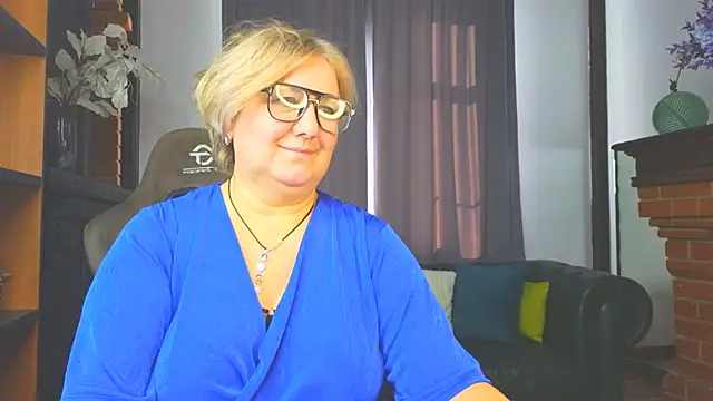 Snapshot of Marta_Wils chatting on October 31, 2025, 6:47 am Marta Wils online show from October 31, 2025, 6:47 am