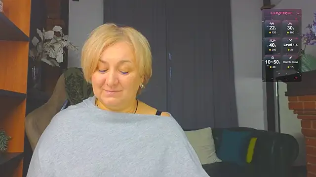 Snapshot of Marta_Wils chatting on November 4, 2025, 2:10 am Marta Wils online show from November 4, 2025, 2:10 am