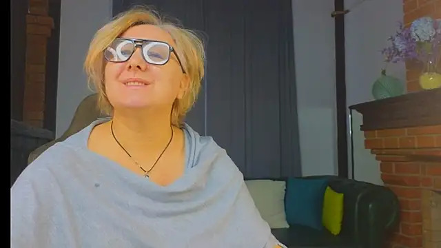 Snapshot of Marta_Wils chatting on November 7, 2025, 4:12 am Marta Wils online show from November 7, 2025, 4:12 am