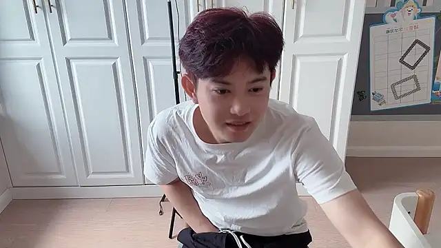 Snapshot of xlong00099 chatting on September 20, 2025, 3:18 am xlong00099 online show from September 20, 2025, 3:18 am