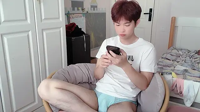 Snapshot of xlong00099 chatting on October 3, 2025, 4:53 am xlong00099 online show from October 3, 2025, 4:53 am