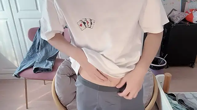 Snapshot of xlong00099 chatting on October 12, 2025, 6:12 am xlong00099 online show from October 12, 2025, 6:12 am