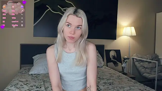 Snapshot of DianeHonnette chatting on November 2, 2025, 7:38 pm DianeHonnette online show from November 2, 2025, 7:38 pm