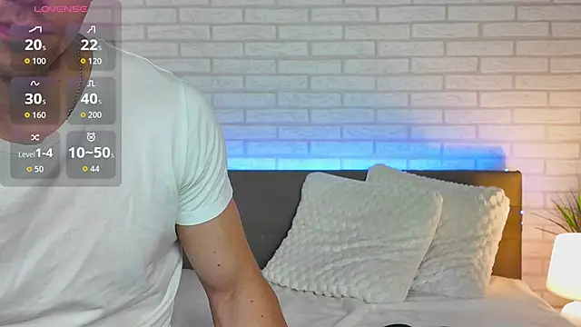 Snapshot of GarettVoss chatting on October 8, 2025, 4:21 am GarettVoss online show from October 8, 2025, 4:21 am