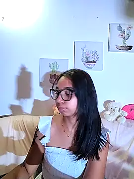 Snapshot of Suzanelee1 chatting on September 29, 2025, 2:16 am Suzanelee1 online show from September 29, 2025, 2:16 am