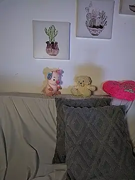 Snapshot of Suzanelee1 chatting on October 4, 2025, 3:37 am Suzanelee1 online show from October 4, 2025, 3:37 am