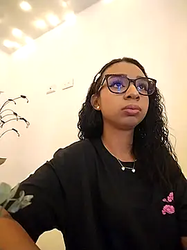 Snapshot of Suzanelee1 chatting on October 4, 2025, 11:25 pm Suzanelee1 online show from October 4, 2025, 11:25 pm