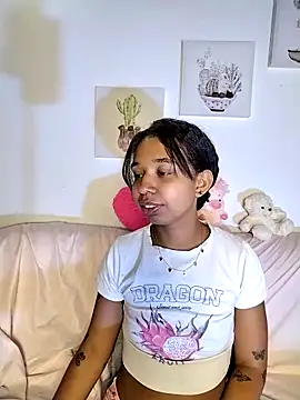 Snapshot of Suzanelee1 chatting on October 8, 2025, 3:15 am Suzanelee1 online show from October 8, 2025, 3:15 am