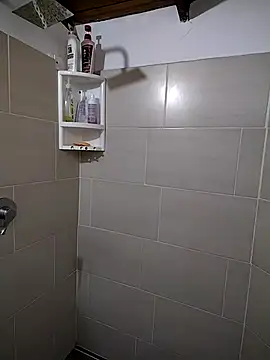 Snapshot of Suzanelee1 chatting on October 10, 2025, 10:31 pm Suzanelee1 online show from October 10, 2025, 10:31 pm