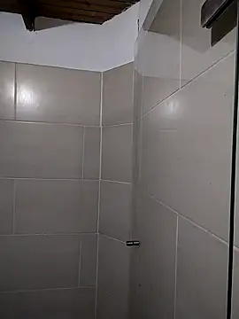 Snapshot of Suzanelee1 chatting on October 14, 2025, 1:01 pm Suzanelee1 online show from October 14, 2025, 1:01 pm