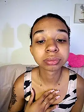 Snapshot of Suzanelee1 chatting on October 24, 2025, 1:51 pm Suzanelee1 online show from October 24, 2025, 1:51 pm