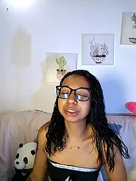 Snapshot of Suzanelee1 chatting on October 29, 2025, 2:25 am Suzanelee1 online show from October 29, 2025, 2:25 am