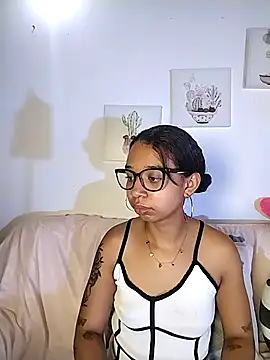 Snapshot of Suzanelee1 chatting on October 30, 2025, 4:03 am Suzanelee1 online show from October 30, 2025, 4:03 am