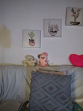 Snapshot of Suzanelee1 chatting on November 1, 2025, 7:05 pm Suzanelee1 online show from November 1, 2025, 7:05 pm