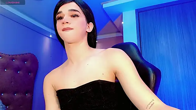 Snapshot of Sophia_Stonee chatting on September 28, 2025, 11:43 pm Sophia Stonee online show from September 28, 2025, 11:43 pm