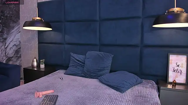 AteneaRoldan online show from November 22, 2025, 4:22 am