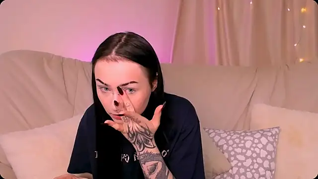 Snapshot of MollyKissy chatting on November 16, 2025, 9:37 am MollyKissy online show from November 16, 2025, 9:37 am