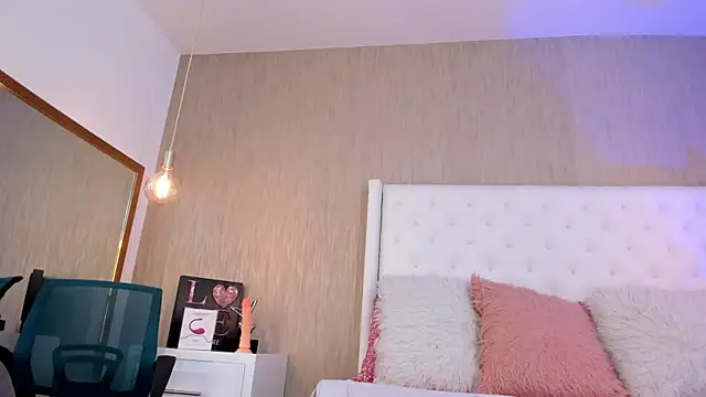 Snapshot of Lucy_Lu17 chatting on September 18, 2025, 12:29 pm Lucy Lu17 online show from September 18, 2025, 12:29 pm