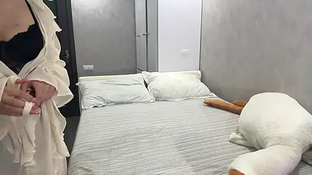 Snapshot of BabyJune18 chatting on October 9, 2025, 3:43 pm BabyJune18 online show from October 9, 2025, 3:43 pm