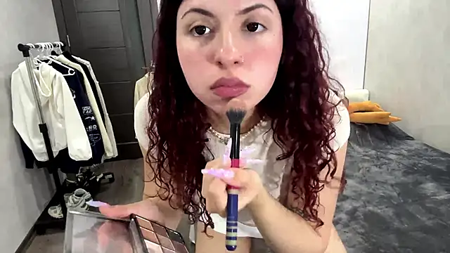 Snapshot of BabyJune18 chatting on October 22, 2025, 3:34 pm BabyJune18 online show from October 22, 2025, 3:34 pm