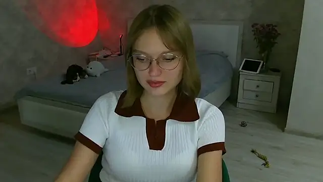 Miss Diamond Maria online show from October 8, 2025, 6:27 pm