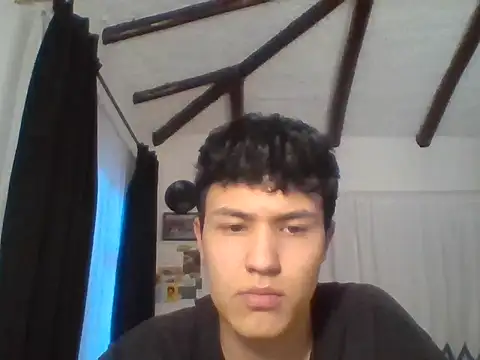 Snapshot of El_awo_ chatting on October 17, 2025, 8:44 pm El awo online show from October 17, 2025, 8:44 pm