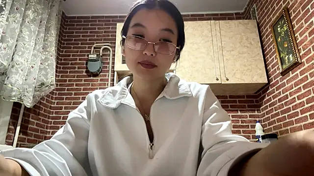 Snapshot of EmmaLeexth chatting on September 29, 2025, 1:27 pm EmmaLeexth online show from September 29, 2025, 1:27 pm