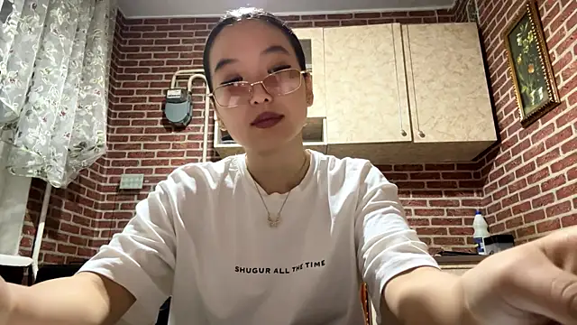 Snapshot of EmmaLeexth chatting on October 2, 2025, 2:13 pm EmmaLeexth online show from October 2, 2025, 2:13 pm