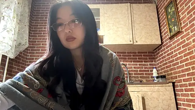 Snapshot of EmmaLeexth chatting on October 7, 2025, 10:45 am EmmaLeexth online show from October 7, 2025, 10:45 am