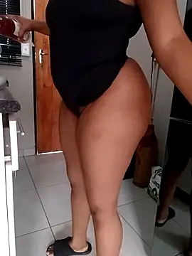 Snapshot of FeminineLady chatting on February 17, 2026, 8:44 am FeminineLady online show from February 17, 2026, 8:44 am