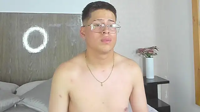 davidcruz16 online show from September 25, 2025, 2:59 am