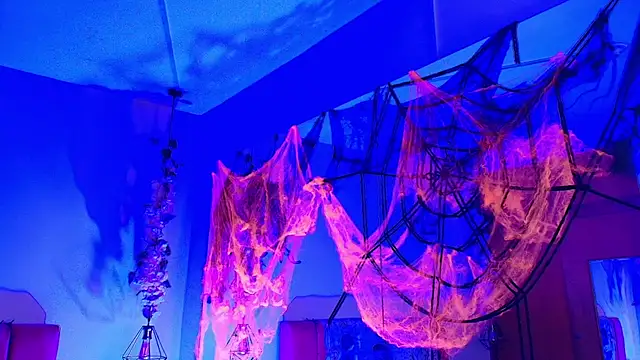 Snapshot of SabrinaV_ chatting on October 14, 2025, 11:33 am SabrinaV online show from October 14, 2025, 11:33 am