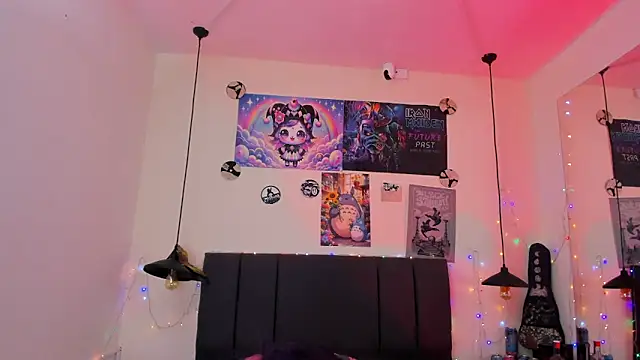 SabrinaV  online show from May 5, 2026, 11:18 am