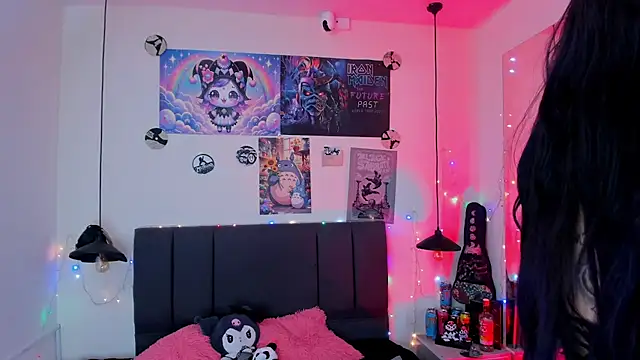 SabrinaV  online show from May 7, 2026, 11:26 am