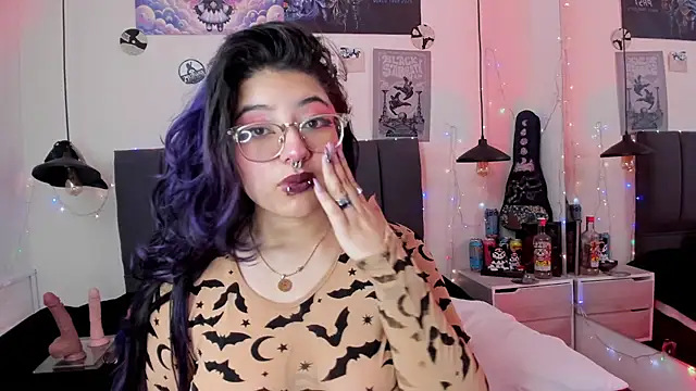 Snapshot of SabrinaV_ chatting on May 9, 2026, 11:26 am SabrinaV online show from May 9, 2026, 11:26 am
