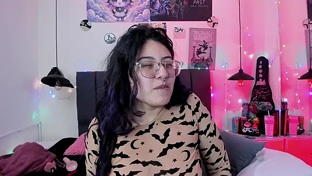 Snapshot of SabrinaV_ chatting on May 19, 2026, 11:27 am SabrinaV online show from May 19, 2026, 11:27 am