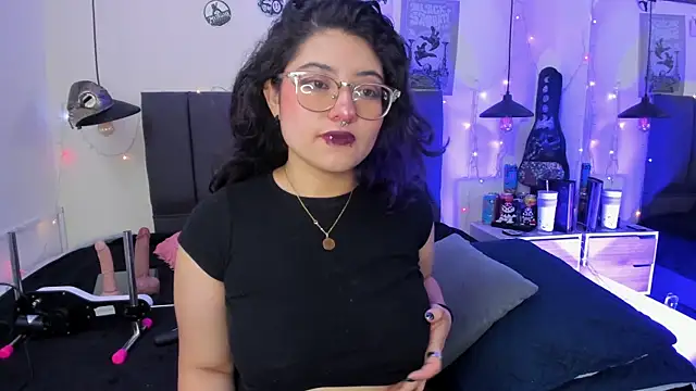 Snapshot of SabrinaV_ chatting on June 9, 2026, 11:22 am SabrinaV online show from June 9, 2026, 11:22 am