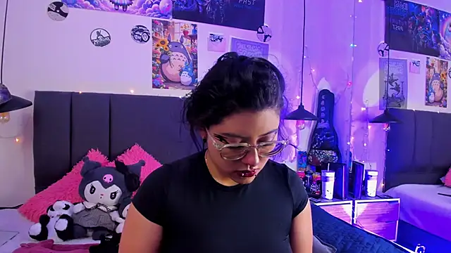 Snapshot of SabrinaV_ chatting on June 13, 2026, 11:19 am SabrinaV online show from June 13, 2026, 11:19 am